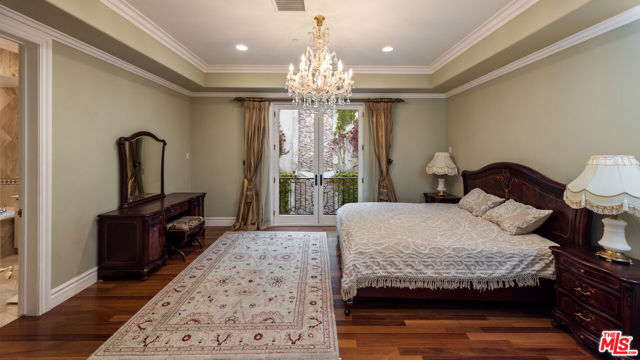 1455 Robmar Drive, Beverly Hills CA: https://media.crmls.org/mediaz/c3516863-c824-493f-bed3-6789063bd7c2.jpg