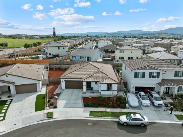 2111 Rosewood Drive, Hollister CA: https://media.crmls.org/mediaz/c351f155-e11d-4694-8fe6-56db1a8265b6.jpg