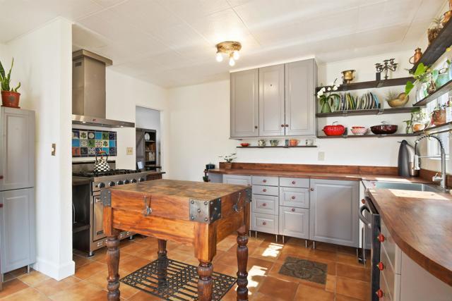 1032 Alberta Pl, San Diego CA: https://media.crmls.org/mediaz/c3523749-3d3f-4d32-b50e-18816c77c7d3.jpg