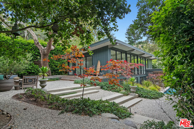 431 W Rustic Road, Santa Monica CA: https://media.crmls.org/mediaz/c35274cb-5846-44d5-a761-2a66d96bebe7.jpg