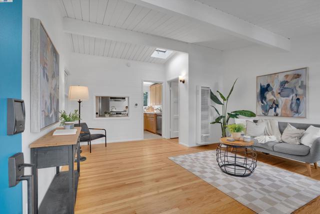 956 Tamarack Ave, San Jose CA: https://media.crmls.org/mediaz/c352b47c-1ce3-4106-891a-3cfdd73d0e33.jpg