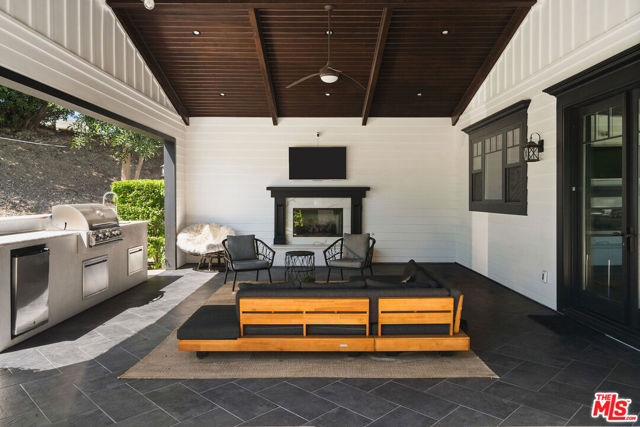 1408 Plymouth Circle, Thousand Oaks CA: https://media.crmls.org/mediaz/c352e97d-a529-44f7-8107-3f62ae5cafec.jpg