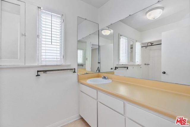 1507 14th Street, Santa Monica CA: https://media.crmls.org/mediaz/c3531c17-2090-4cc4-a72e-a57b03d86947.jpg