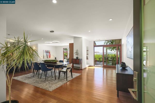 68 Terrace Rd, Walnut Creek CA: https://media.crmls.org/mediaz/c3531fa7-e5ae-4258-8b4e-fc573a17011e.jpg