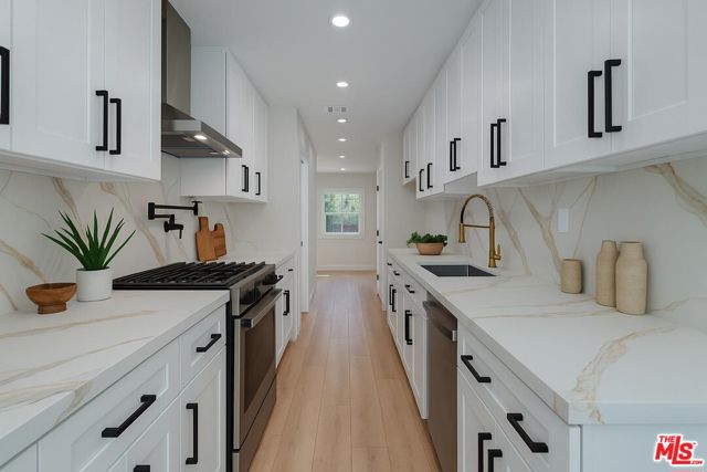 7444 Ostrom Avenue, Lake Balboa CA: https://media.crmls.org/mediaz/c3538139-2fd9-40aa-a546-cb833a9286ae.jpg