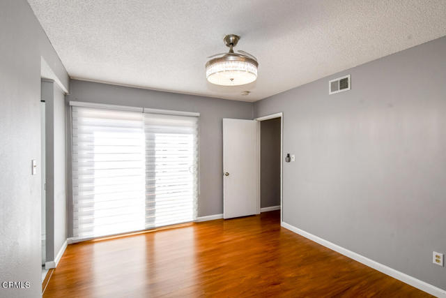 517 View Crest Drive, Montebello CA: https://media.crmls.org/mediaz/c353889f-7673-4306-8dd6-a813755f94c3.jpg