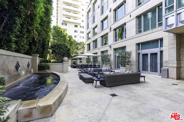 10727 Wilshire Boulevard, Los Angeles CA: https://media.crmls.org/mediaz/c3539a37-5525-4779-aded-af022ee5908f.jpg