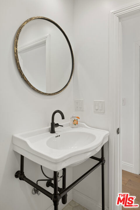 7365 Waring Avenue, Los Angeles CA: https://media.crmls.org/mediaz/c3539aff-7a7e-4b95-b783-58cf7586c0d5.jpg