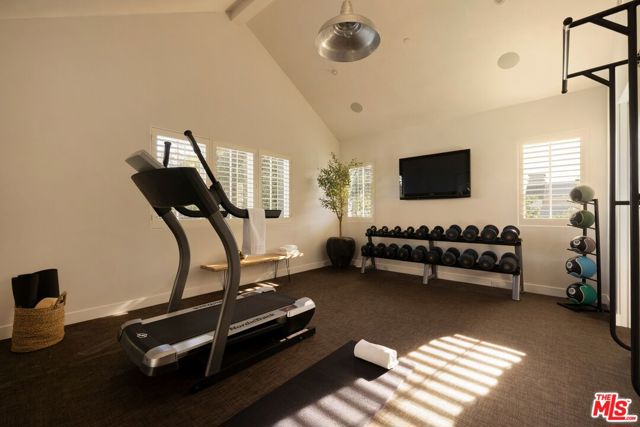 1319 Amalfi Drive, Pacific Palisades CA: https://media.crmls.org/mediaz/c3542e58-48b8-4d4e-8987-cdb19e45e7ec.jpg