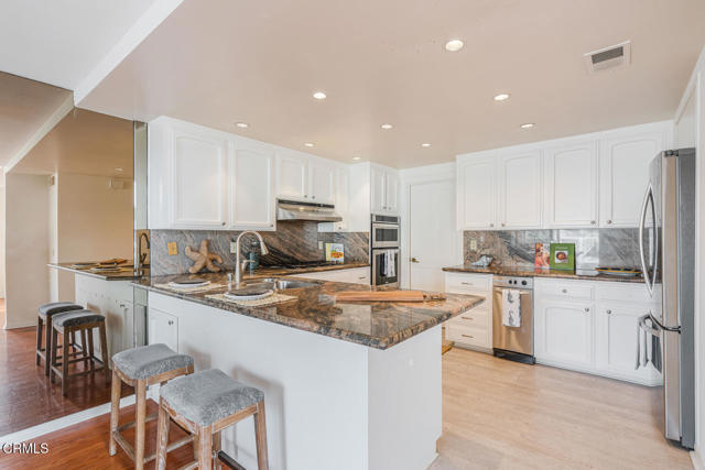 Detail Gallery Image 17 of 50 For 2221 Kingsbridge Ln, Oxnard,  CA 93035 - 3 Beds | 3 Baths