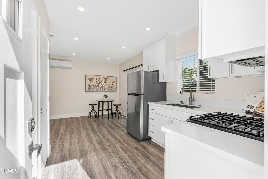 15233 Camarillo StreetSherman Oaks img 13