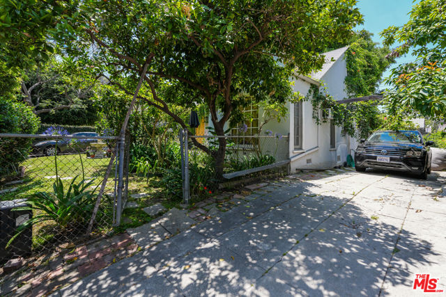 523 S Coronado Street, Los Angeles CA: https://media.crmls.org/mediaz/c3557267-a2d0-4c3c-84d2-ce2534bd1dbf.jpg