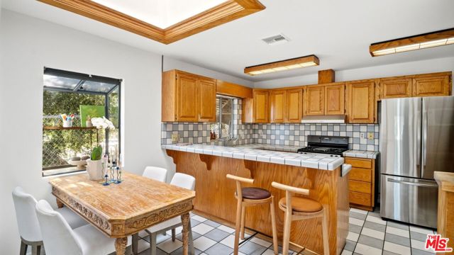 6155 Poppy Peak Drive, Los Angeles CA: https://media.crmls.org/mediaz/c3560255-fb82-403b-95ab-671e49962254.jpg