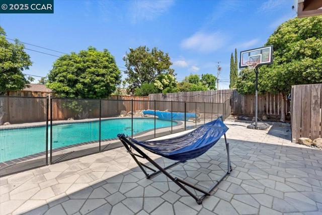 5179 Paul Scarlet Dr, Concord CA: https://media.crmls.org/mediaz/c356410c-e026-42ae-a008-1ffc53700b9c.jpg