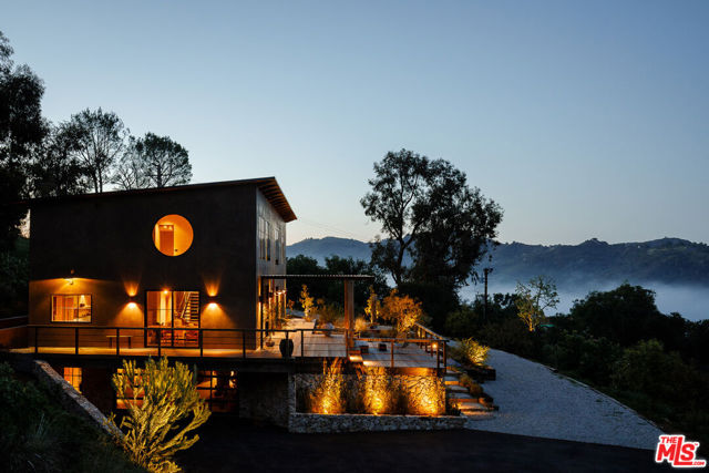225 Powderhorn Ranch Road, Topanga CA: https://media.crmls.org/mediaz/c35663cd-7ddc-4578-97ce-72859bf11932.jpg
