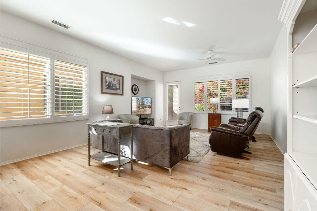 MLS #219137315DA image #4