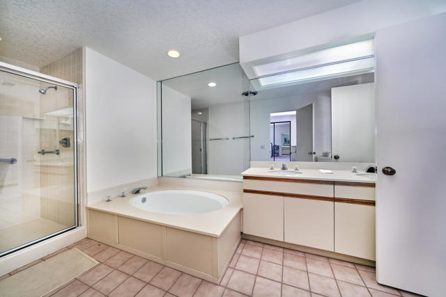 10317 Sunningdale Drive, Rancho Mirage CA: https://media.crmls.org/mediaz/c35730ec-d115-4593-82d2-76fc00d949a1.jpg