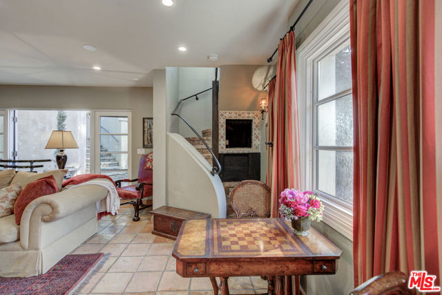 2880 NICHOLS CANYON Road, Los Angeles CA: https://media.crmls.org/mediaz/c3575b8a-625e-418d-9b2c-2311fc669d9e.jpg