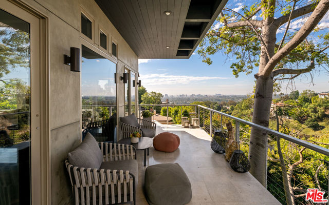 1415 Summitridge Drive, Beverly Hills CA: https://media.crmls.org/mediaz/c357c11a-868f-4b1f-96ce-2855f4b7938d.jpg