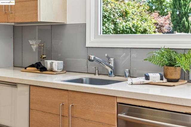 1708 Derby St, Berkeley CA: https://media.crmls.org/mediaz/c357c590-09a5-4d7e-8f12-6c4f54c76318.jpg