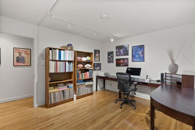 3920 Lakemead Way, Redwood City CA: https://media.crmls.org/mediaz/c357e99f-c6a9-4b3a-b6f2-df3e3e493070.jpg