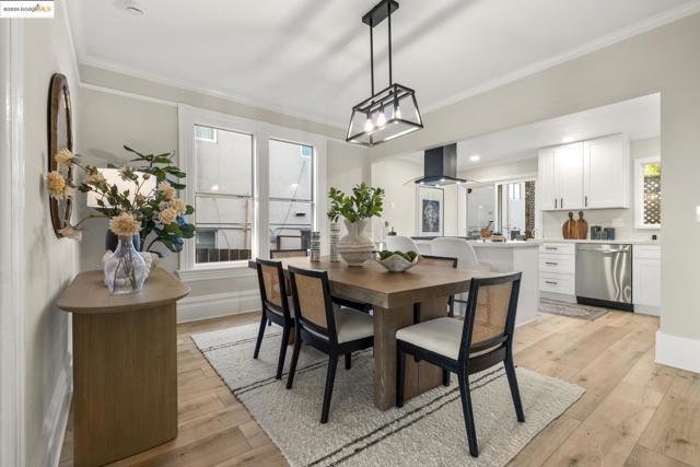 2050 E 30Th St, Oakland CA: https://media.crmls.org/mediaz/c3583632-ffbb-480a-9b6f-7b5cb27e197c.jpg