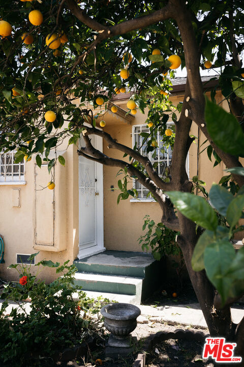 https://media.crmls.org/mediaz/c3599c95-6ad7-4c4b-a8f8-c46da05079ed.jpg?preset=X-Large