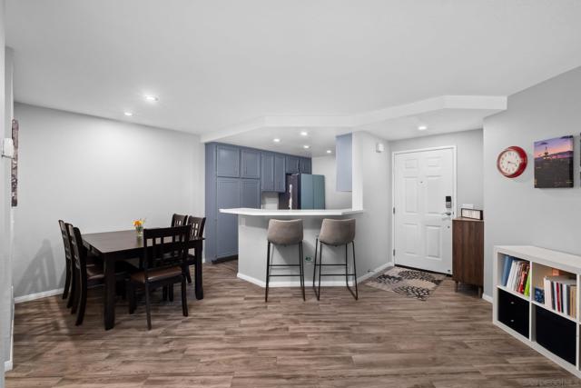 11325 Affinity Ct, San Diego CA: https://media.crmls.org/mediaz/c359e97b-086f-438f-bc58-8b1984f1f9e9.jpg