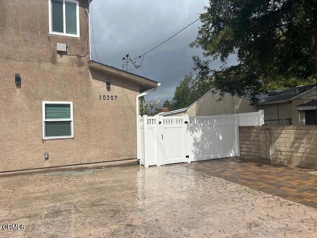 10307 Floralita Avenue, Sunland CA: https://media.crmls.org/mediaz/c35adb16-d089-4d01-88ac-7c7cfb9bce29.jpg