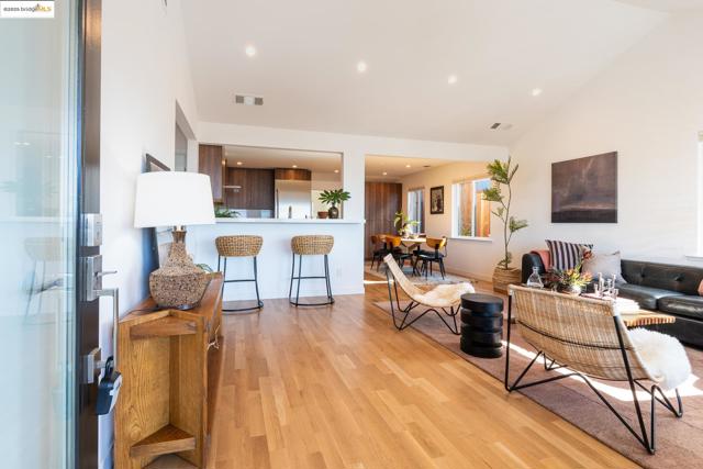 207 Cambridge Ave, Kensington CA: https://media.crmls.org/mediaz/c35b0cbe-9c45-4ffb-8216-185c0f89eb6d.jpg