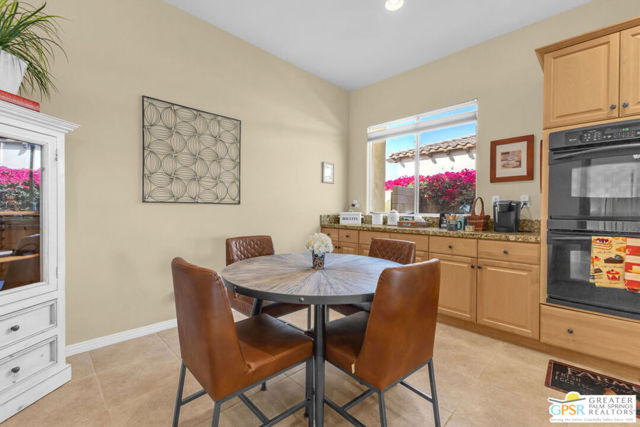 41728 Via Treviso, Palm Desert CA: https://media.crmls.org/mediaz/c35b1c3c-e9f7-4e39-abc6-8b45522b4dbe.jpg