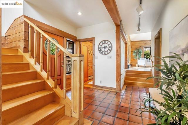 5950 Grizzly Peak Blvd, Oakland CA: https://media.crmls.org/mediaz/c35b2795-9eee-4450-a01d-d1ed8dee0453.jpg
