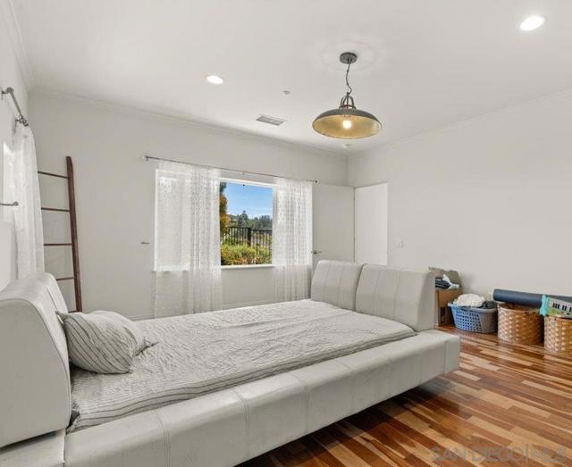 2342 CARIOCA PL, Vista CA: https://media.crmls.org/mediaz/c35b398c-1867-492e-8a3e-1d6ce27542e7.jpg