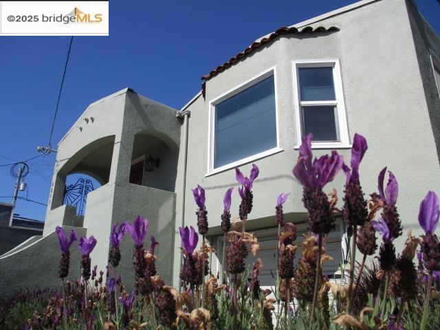 4211 Market St, Oakland CA: https://media.crmls.org/mediaz/c35b6455-62ea-4459-992f-8199243d26a3.jpg