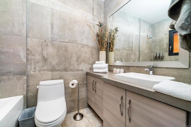 Image 21 of 43 For 907 S Tremont Street
