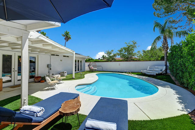 1373 E Madero Circle, Palm Springs CA: https://media.crmls.org/mediaz/c35ba4a8-5451-400d-9b64-ed558e94ec04.jpg