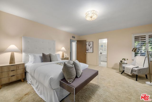 515 Warner Avenue, Los Angeles CA: https://media.crmls.org/mediaz/c35bc239-9b95-432f-97a6-8d01ff111f74.jpg