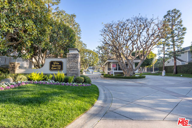 13082 Mindanao Way, Marina del Rey CA: https://media.crmls.org/mediaz/c35bd961-9751-47c1-943f-9b6966549a98.jpg