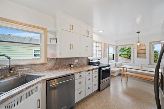 1901 Chestnut Street, Redding CA: https://media.crmls.org/mediaz/c35bdaa5-8c29-4be4-b802-3a80c3e8de66.jpg