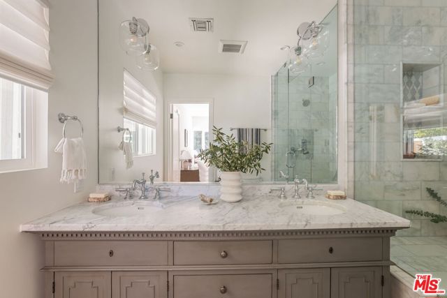 11349 Canton Drive, Studio City CA: https://media.crmls.org/mediaz/c35caf1f-3e8c-464a-bef6-ce1153d80f4c.jpg