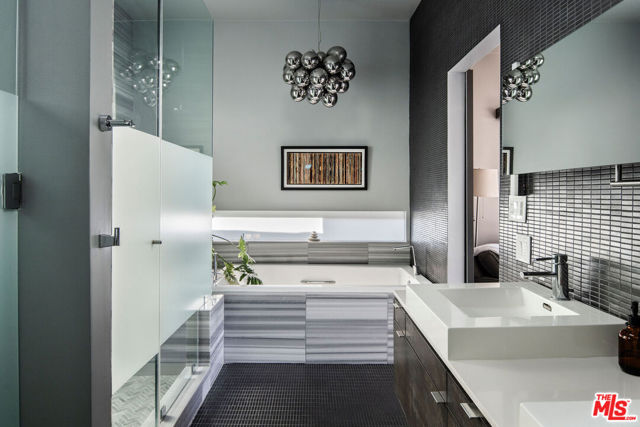 1344 Maltman Avenue, Los Angeles CA: https://media.crmls.org/mediaz/c35cd809-0e13-43d8-a85e-1ceb23d7956b.jpg