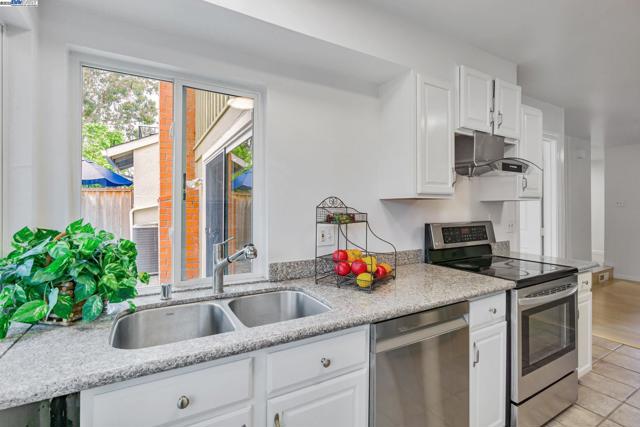 208 Siskiyou Ct, Walnut Creek CA: https://media.crmls.org/mediaz/c35d3a6a-ae64-4420-b6b5-4f3cff64512e.jpg