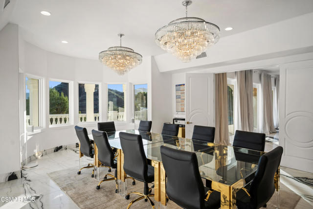25665 Mulholland Highway, Calabasas CA: https://media.crmls.org/mediaz/c35d3dbb-3288-4f4d-b17f-04609294f1fb.jpg