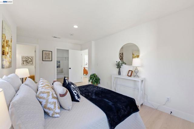 137 Tamarack Dr, Union City CA: https://media.crmls.org/mediaz/c35da40f-d017-46db-8a16-83092e5b8576.jpg