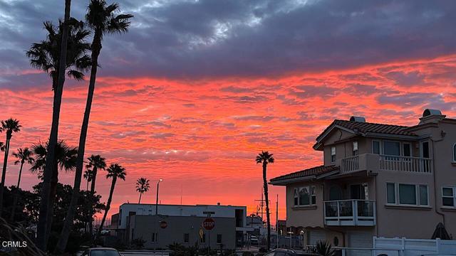3500 Ocean Drive, Oxnard CA: https://media.crmls.org/mediaz/c35e2a59-78e6-4c61-a0fb-4d69cb912282.jpg
