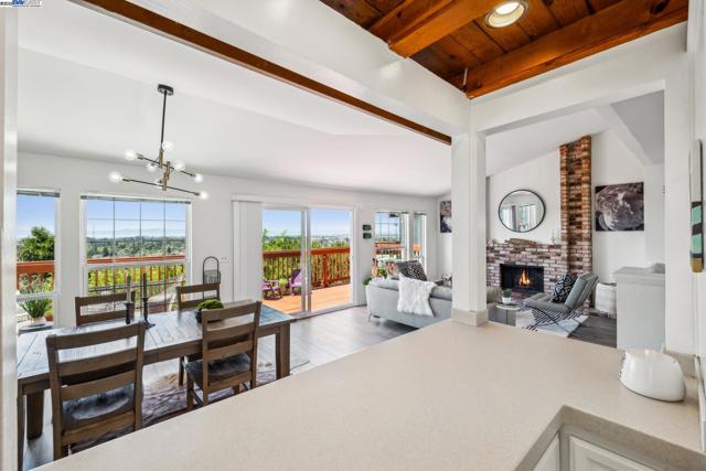 3014 BROADMOOR VIEW, Oakland CA: https://media.crmls.org/mediaz/c35e9170-182f-46db-97eb-9c45b69d3049.jpg
