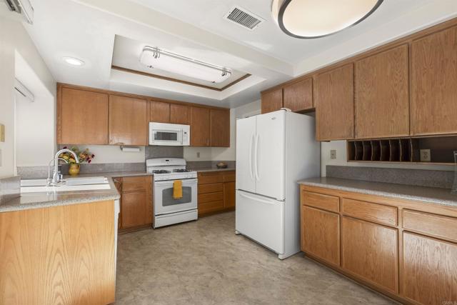 4125 Arcadia Way, Oceanside CA: https://media.crmls.org/mediaz/c35e96a6-db4f-4ccf-902d-2c83a5966f29.jpg