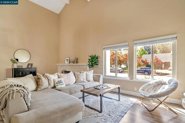 570 Zephyr Cir, Danville CA: https://media.crmls.org/mediaz/c35ea7ca-0d1d-4044-8094-9b587a5279fc.jpg
