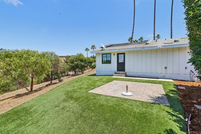 1797 99 Rabbit Hill, Fallbrook CA: https://media.crmls.org/mediaz/c35ecd2d-b9c1-44a1-84ef-7a905ff7ce0e.jpg