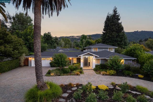 125 El Dorado Ave, Danville CA: https://media.crmls.org/mediaz/c35f1a64-6ecf-4c72-a098-b851a2556ea8.jpg
